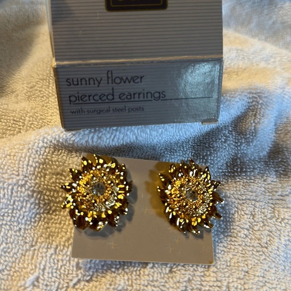 Avon Jewelry - Avon Vintage (1991) Sunny Flower Gold Tone and Crystal Pierced Earrings